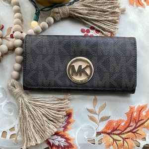 Michael Kors canvas large wallet multi compartment, new condition